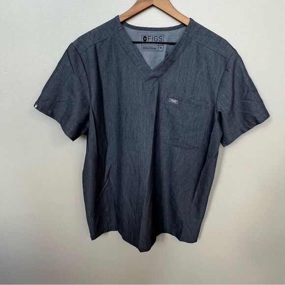 Figs Men’s Leon Three-Pocket Scrub Top Charcoal Heather Gray V-Neck Scrub Shirt - Picture 5 of 13